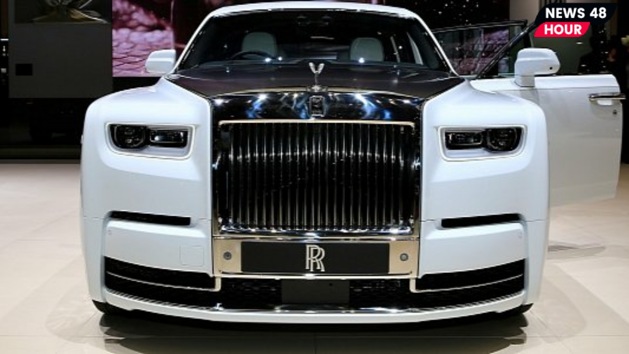 Rolls Royce Phantom :- महँगी कारो का बादशाह Rolls Royce Phantom के शानदार फीचर्स को देख कर हो जाओगे हैरान। जानिए इसके फीचर्स और कीमत को। 