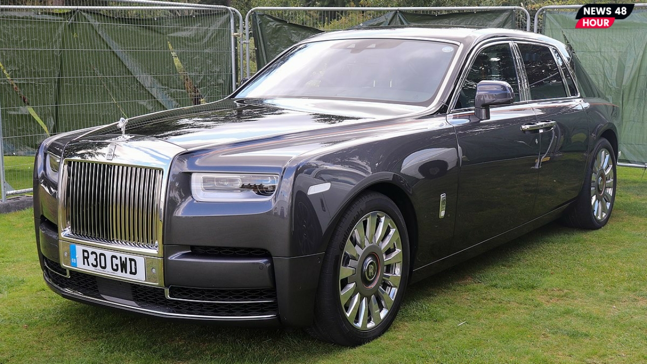 Rolls Royce Phantom :- महँगी कारो का बादशाह Rolls Royce Phantom के शानदार फीचर्स को देख कर हो जाओगे हैरान। जानिए इसके फीचर्स और कीमत को।