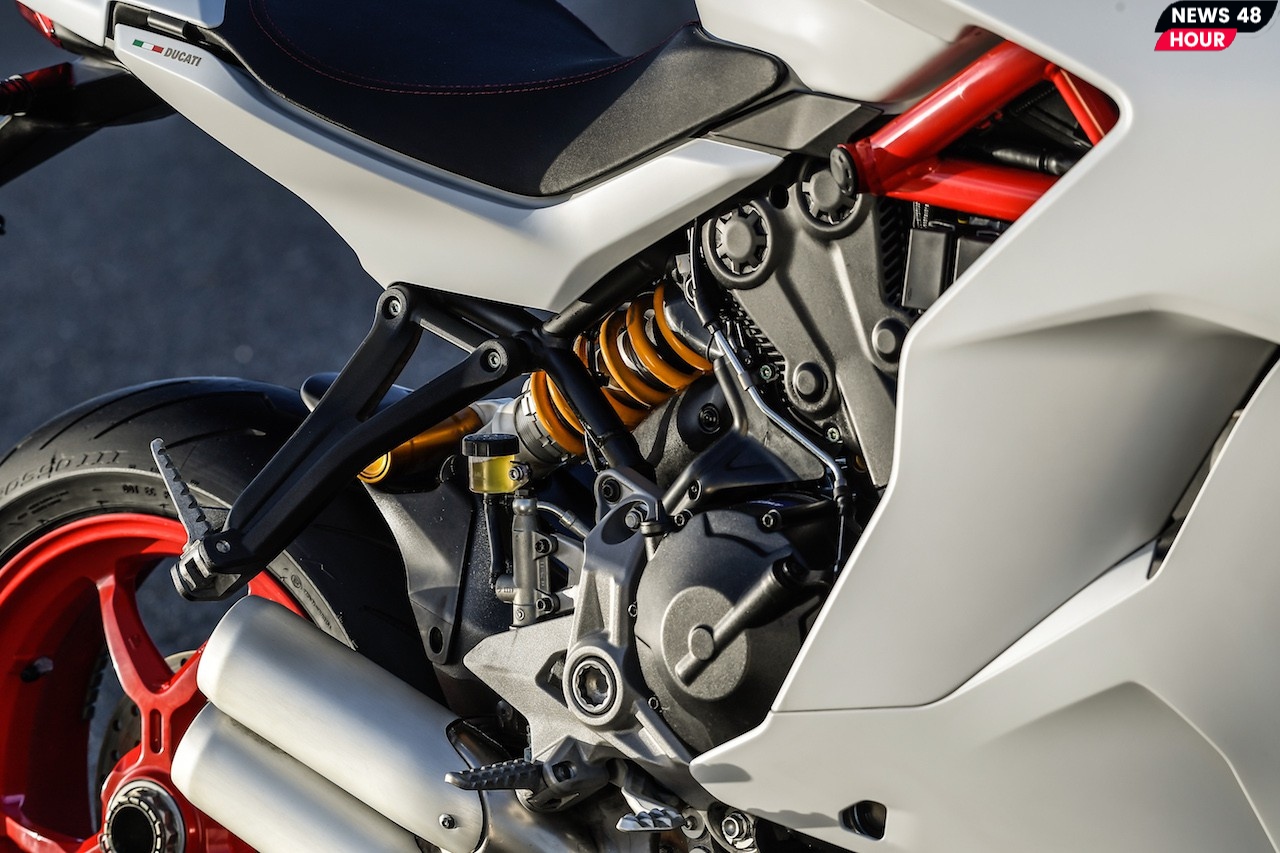 Ducati SuperSport 950 बाइक अपने शानदार डिज़ाइन तथा लाजवाब परफॉरमेंस के साथ दे रही है मार्किट में Suzuki Katana को टक्कर। जानिए इसकी कीमत के बारे में। 