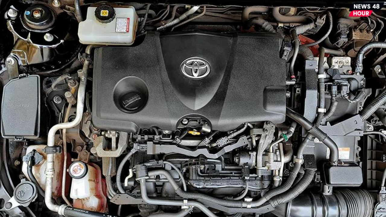 Toyota Camry :- इस लक्ज़री कार ने अपने धाकड़ फीचर्स से ग्राहकों के दिमाग को हिला दिया है। जानिए इसके कीमत के बारे में। 