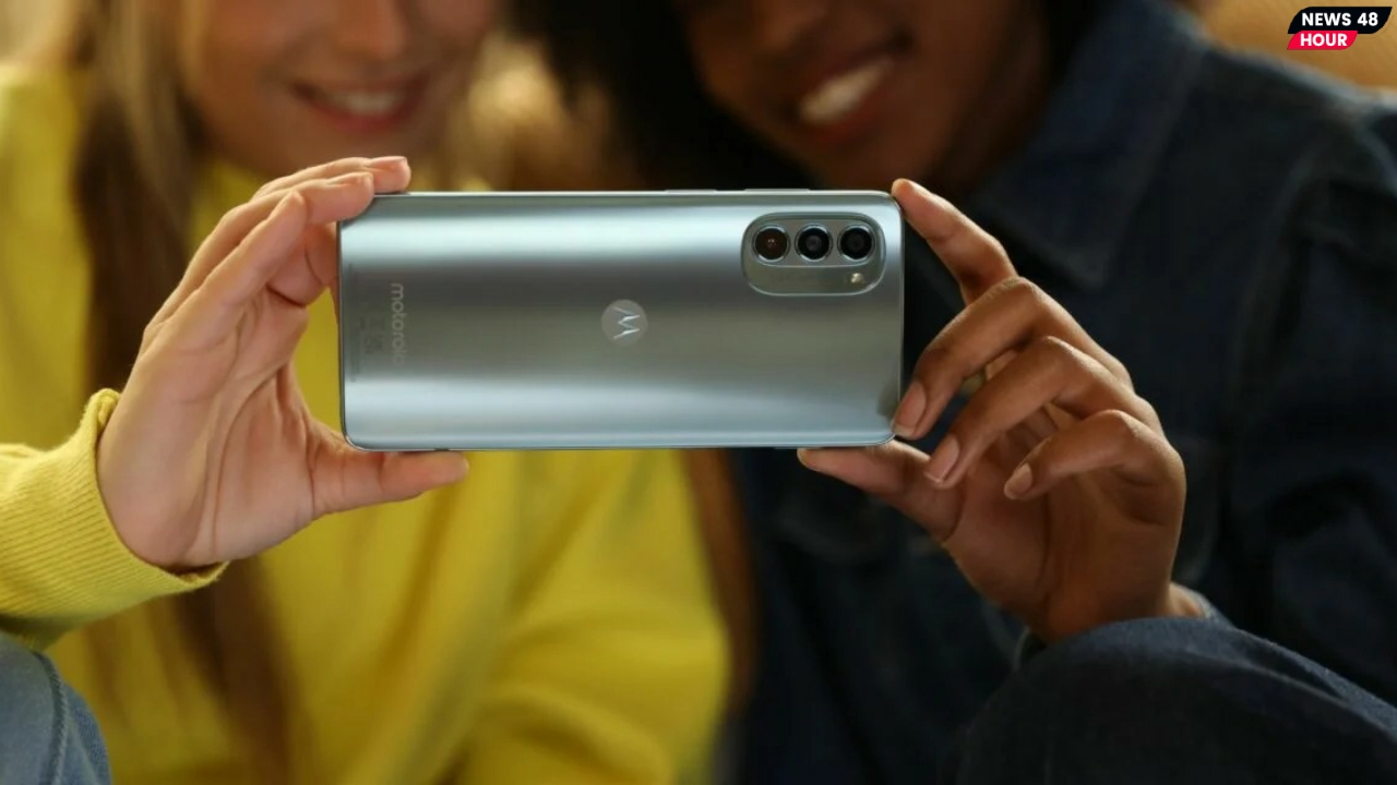 Motorola Moto G62 :- मल्टी टास्किंग और बेहतरीन परफॉरमेंस के साथ मिल रहा है आपको मोटोरोला का यह 5G स्मार्टफोन वो भी सिर्फ और सिर्फ ****/- तक में।  